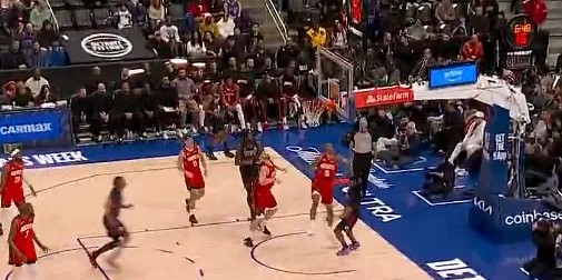 足球博彩-霍兰德内突外投连得5分，活塞打出一波13-1反超比分