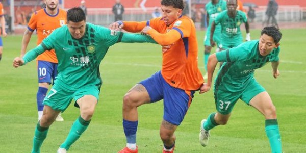 国际足联俱乐部世界杯-山东泰山两场4球惨败背后，是韩鹏三中卫体系的全面崩盘|泰山队|上海海港|大连英博|青岛海牛|球队_新浪体育_新浪新闻