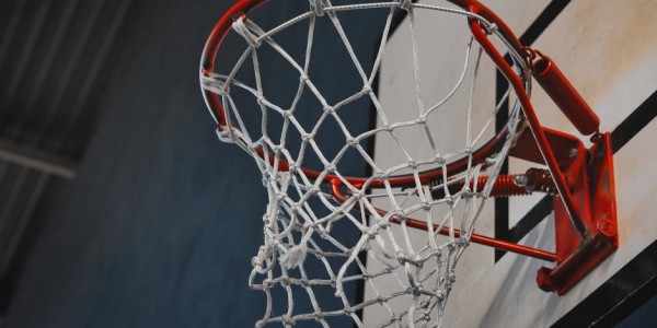 关键中投被帽+绝平球权失误！布朗14罚27分成罪人 末节3中0隐身