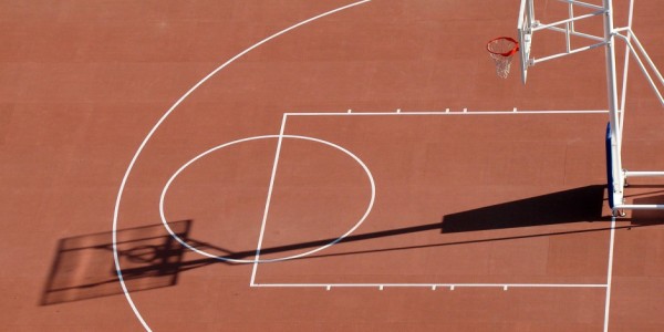 关键中投被帽+绝平球权失误！布朗14罚27分成罪人 末节3中0隐身