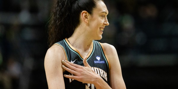🏀自由人vs王牌前瞻：斯图尔特对决威尔逊，自由人状态低迷恐遭连败