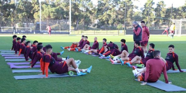 官方博彩-​马德兴：中国足球继续为业余交学费 足协该醒醒了