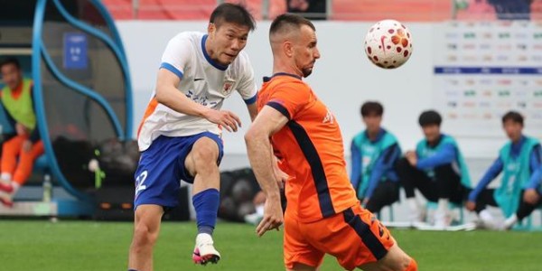 国际足联俱乐部世界杯-山东泰山两场4球惨败背后，是韩鹏三中卫体系的全面崩盘|泰山队|上海海港|大连英博|青岛海牛|球队_新浪体育_新浪新闻